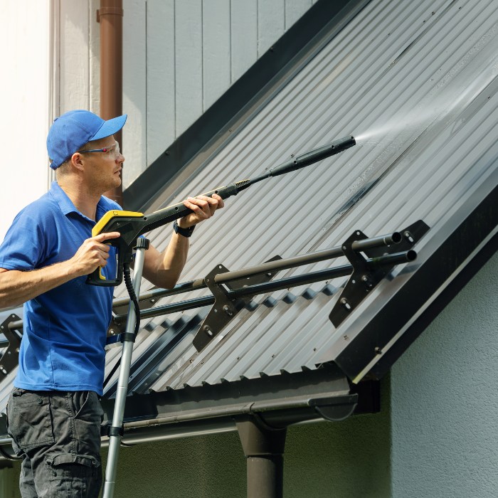 metal roof pressure washing service